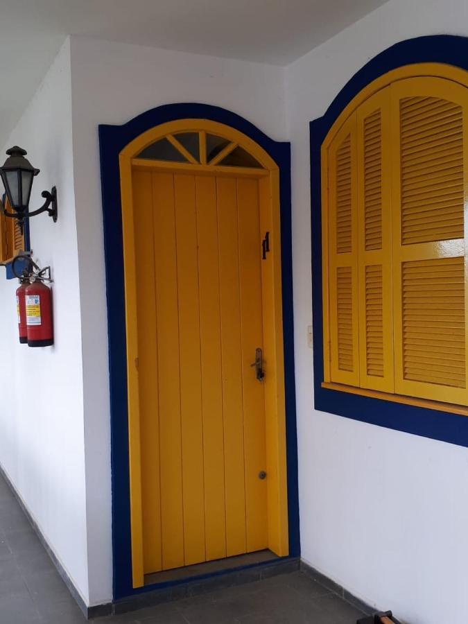 Residencial Colonial Amarelo A 150M Da Praia De Mariscal Aparthotel Бомбиняс Екстериор снимка