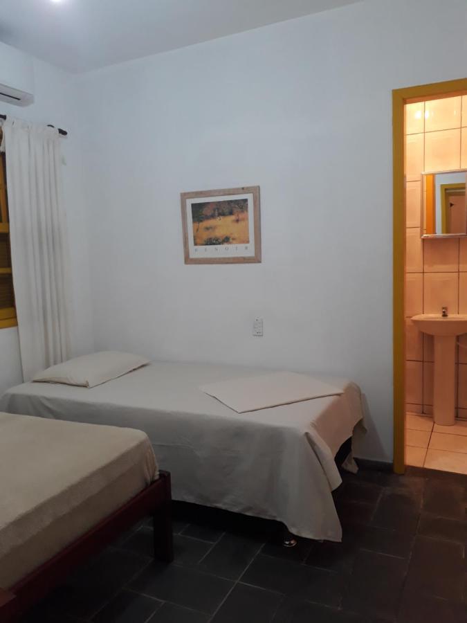 Residencial Colonial Amarelo A 150M Da Praia De Mariscal Aparthotel Бомбиняс Екстериор снимка