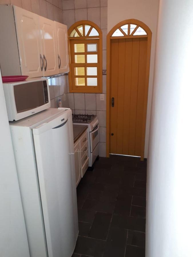 Residencial Colonial Amarelo A 150M Da Praia De Mariscal Aparthotel Бомбиняс Екстериор снимка